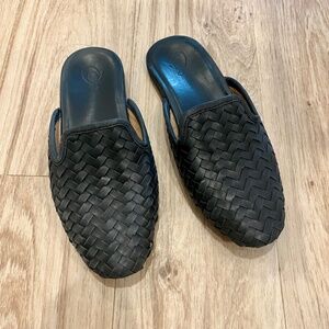 Black OluKai Mi'i Mules